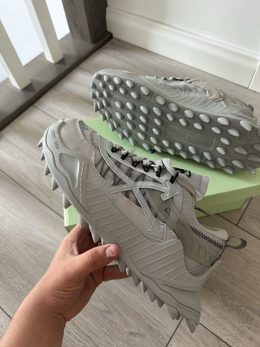 Adidais cu tepe