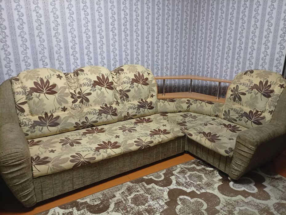 Продам б/у диван