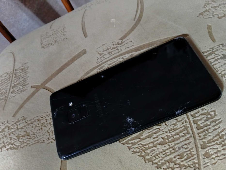 A8 Samsung продаю на запчасти