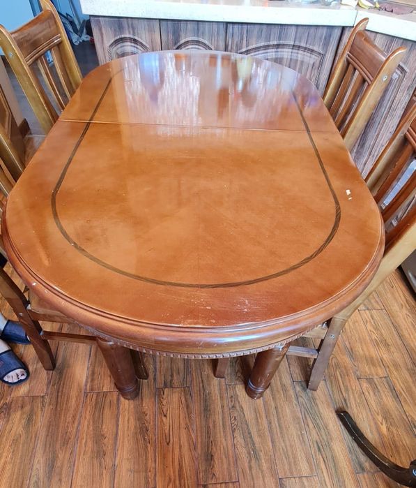 Стол и стулья на 4 человека