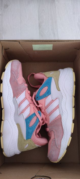 Adidași marca Adidas cloudfoom.