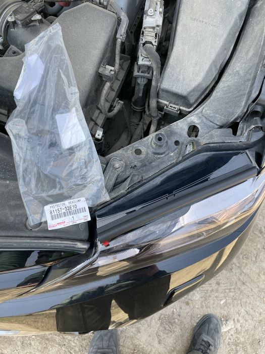 Уплотнители / резинки передних фар камри 70 / 75. Toyota Camry v70