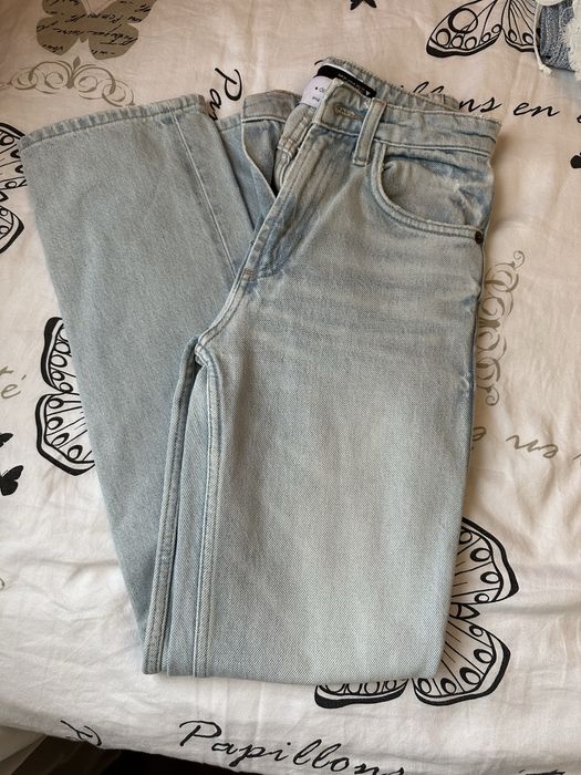 Прави дънки Зара.