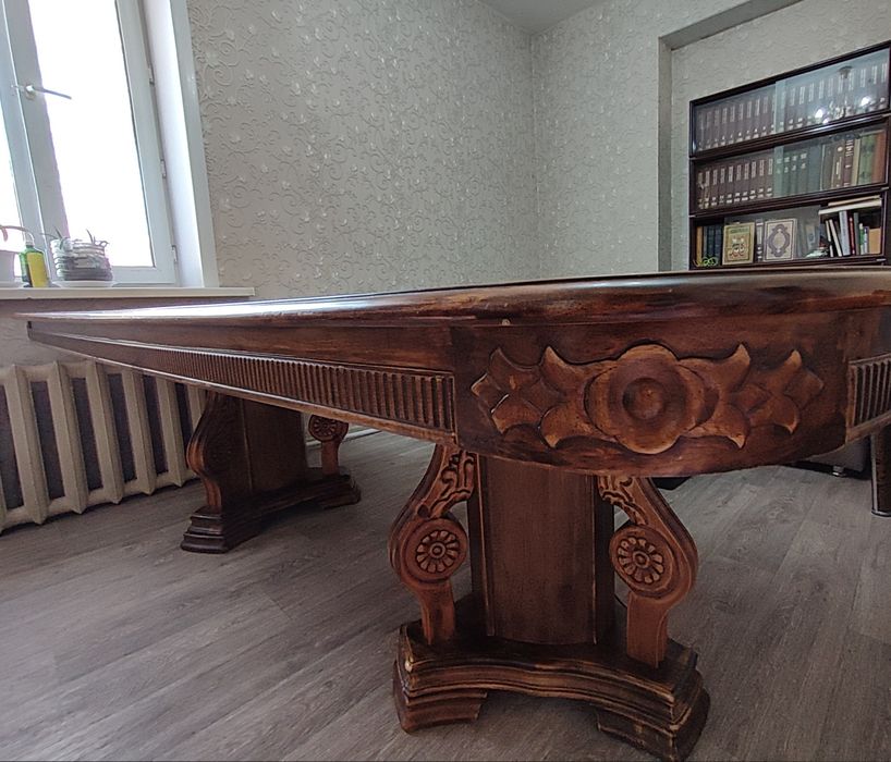 Стол из массива дерева