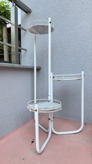 Цветарник с керамични подложки