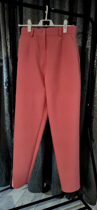 Дамски  костюм -корал