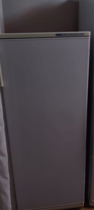 Продам морозильник