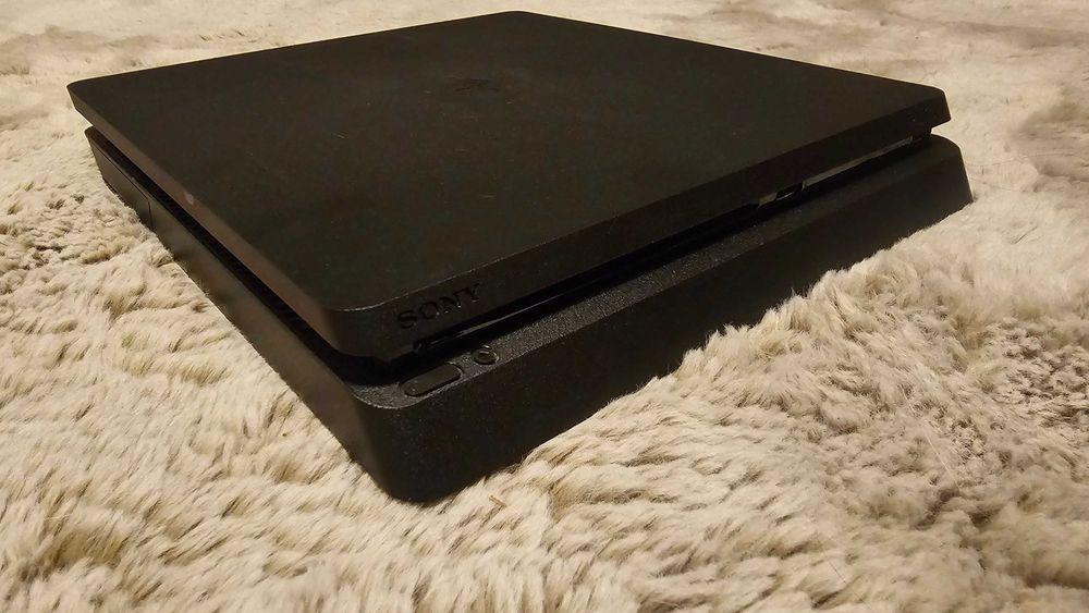 Продавам Playstation 4
