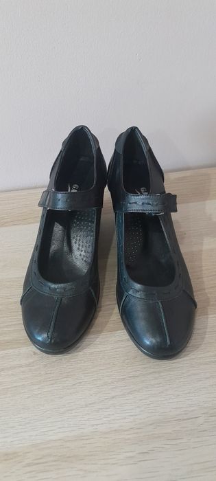 Продам туфли новые