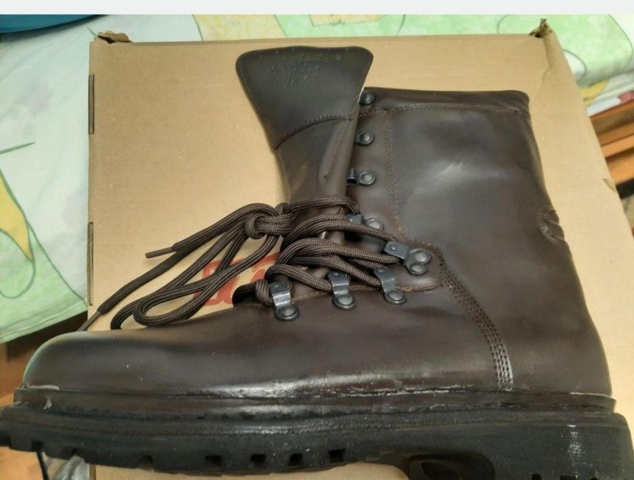 Bocanci militari maro