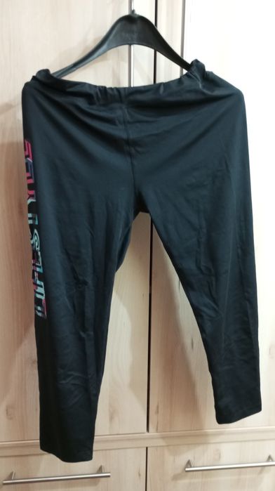 Tricou scurtă pentru femei.