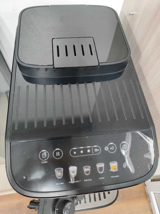Кофемашина De'Longhi Magnifica Evo