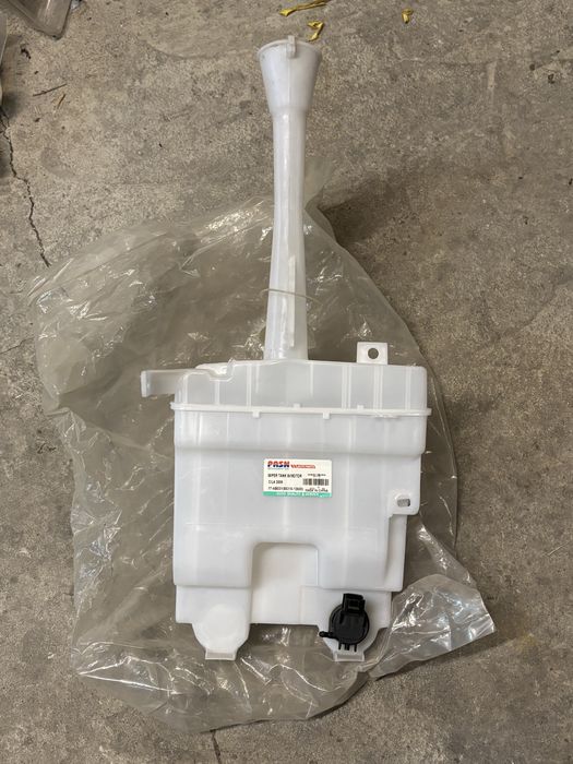 Бачок омывателя королла американец 2006->