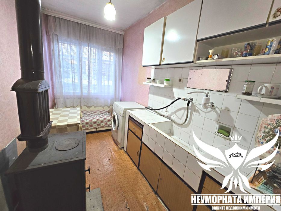 Продавам двуетажна къща РЗП 140кв. и 95кв.м. двор в гр.Асеновград