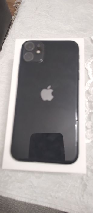 Продавам IPhone 11