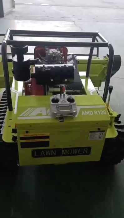 robot / masina de tuns iarba cu telecomanda Yarmax / noua/