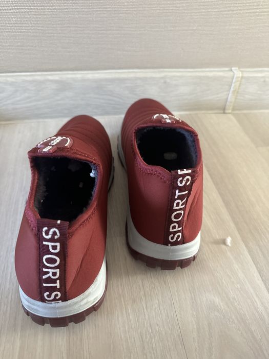 Сапоги, кроссы утепленные.