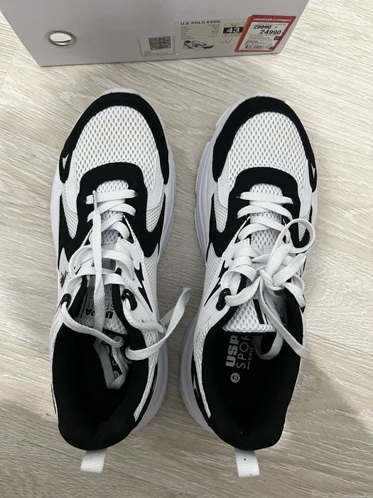 Кроссовки 43 размер новые