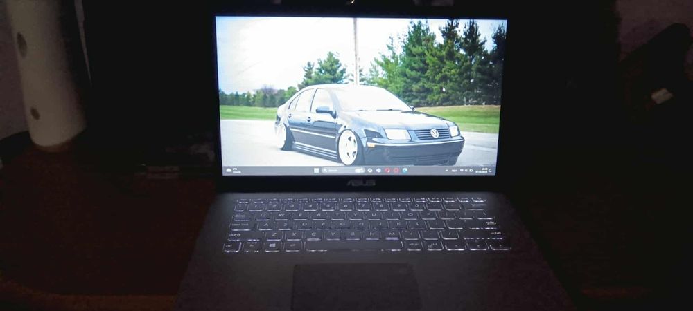 Vând \schimb laptop asus