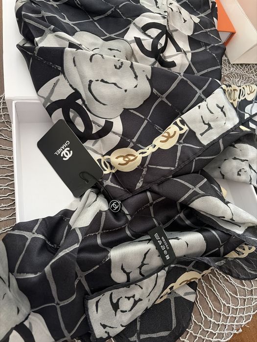 Esarfa din matase, Chanel
