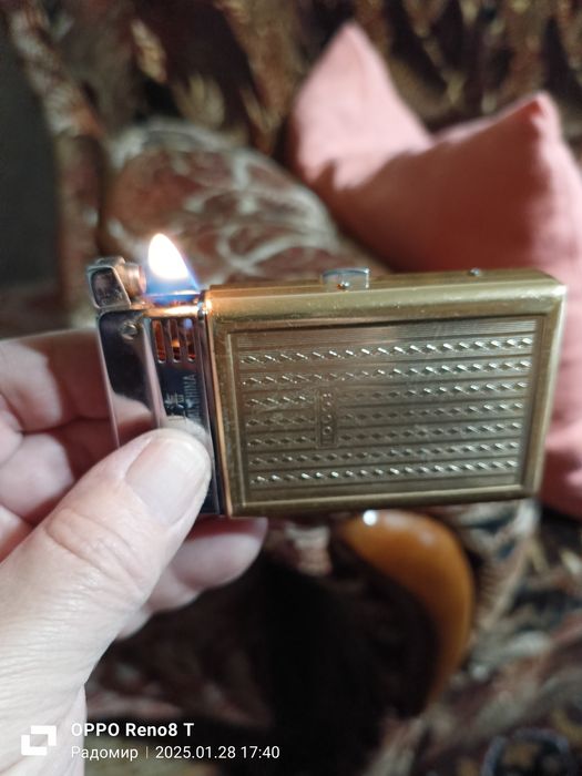 Продавам табакери от добрите стари времена.