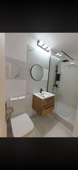 Închiriez casă zona centru-curte proprie