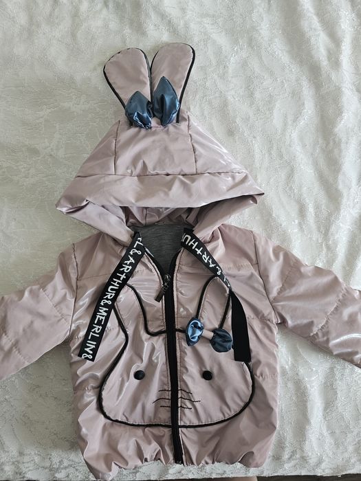 Продам куртку для девочек