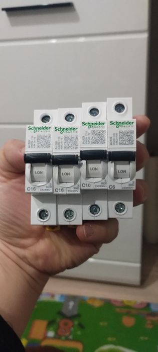 Sigurante automate Schneider si cleme conexiuni rapide