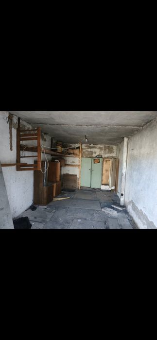 Продается гараж на лесоторговом где 2 микр