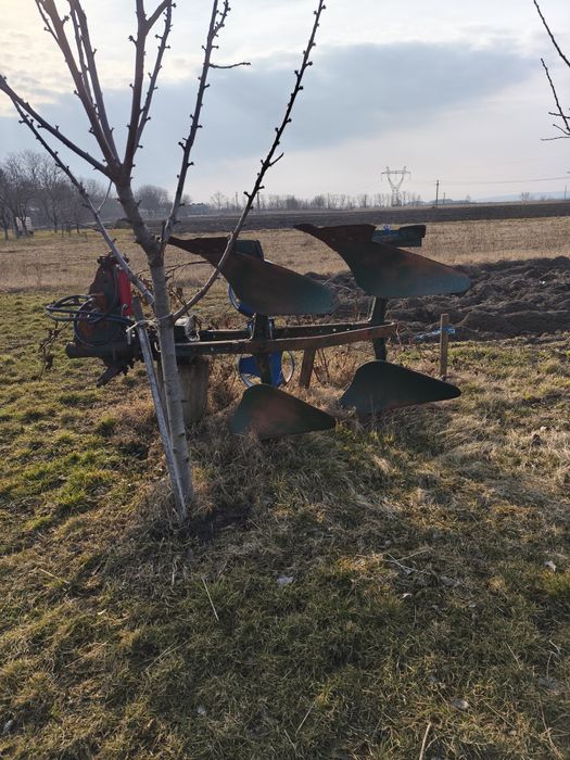 Vând plug reversibil cu doua brazdare