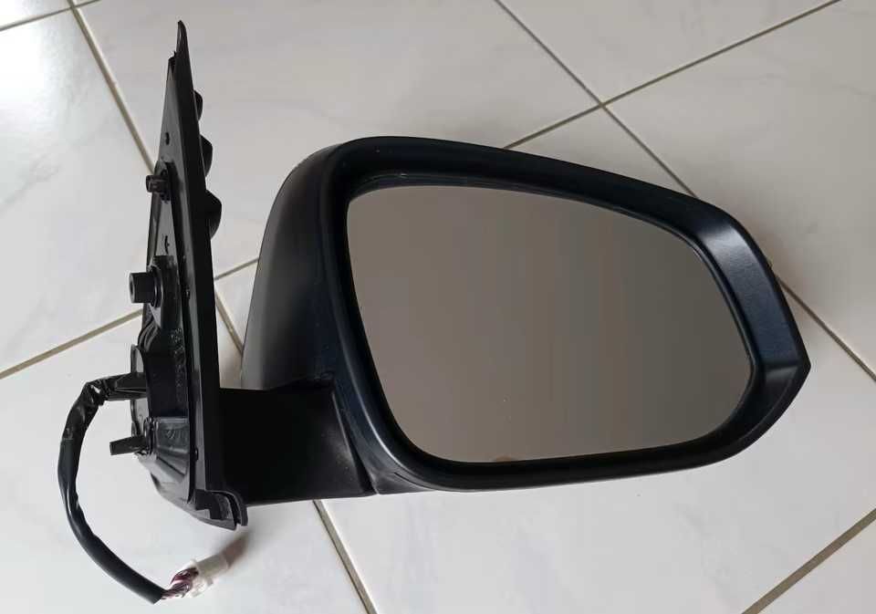 oglinzi  Toyota Hilux 2022