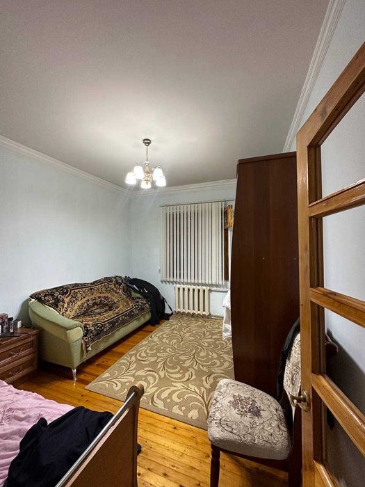 Продам квартиру на ТТЗ, Ахмад Югнакий 4-ком/1 этаж/5-этажный дом