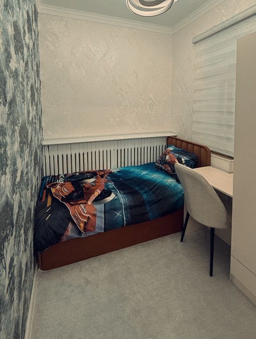 Чиланзар 9 квартал 2 хона 3 хона килинган 4  этаж балкон 1,5*6