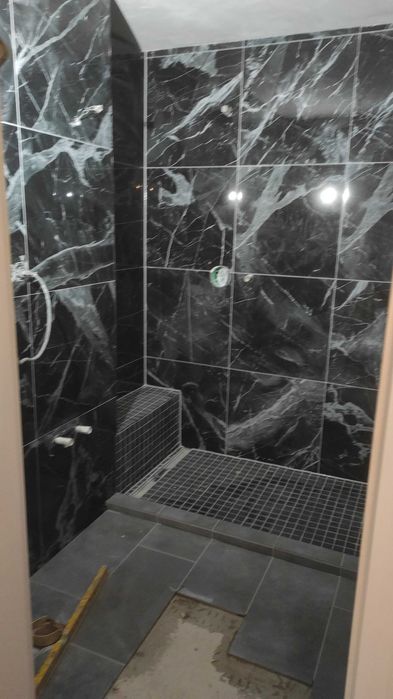 Поставяне на плочки