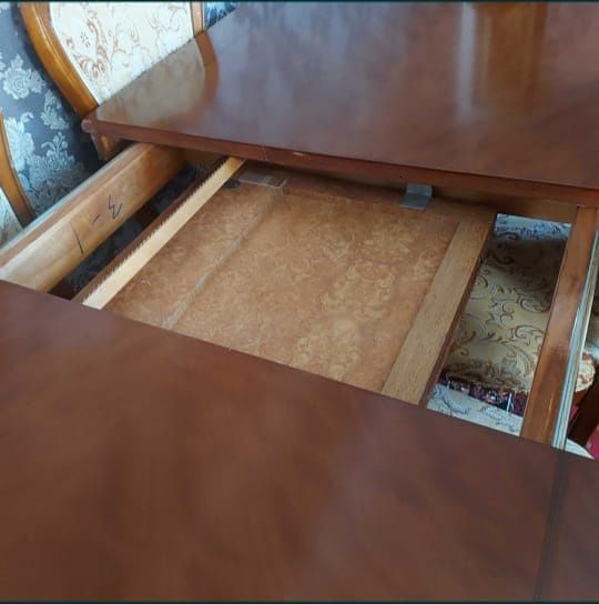 Стол со стульями