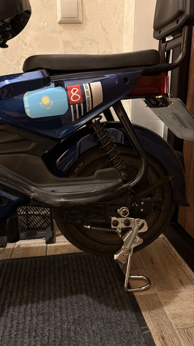 Продам скутер синий