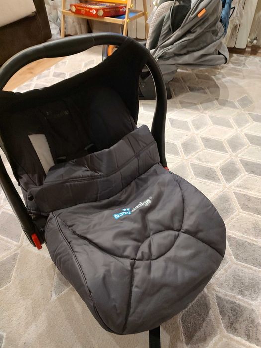 Столче за кола Leo на Baby design с адаптери за количка