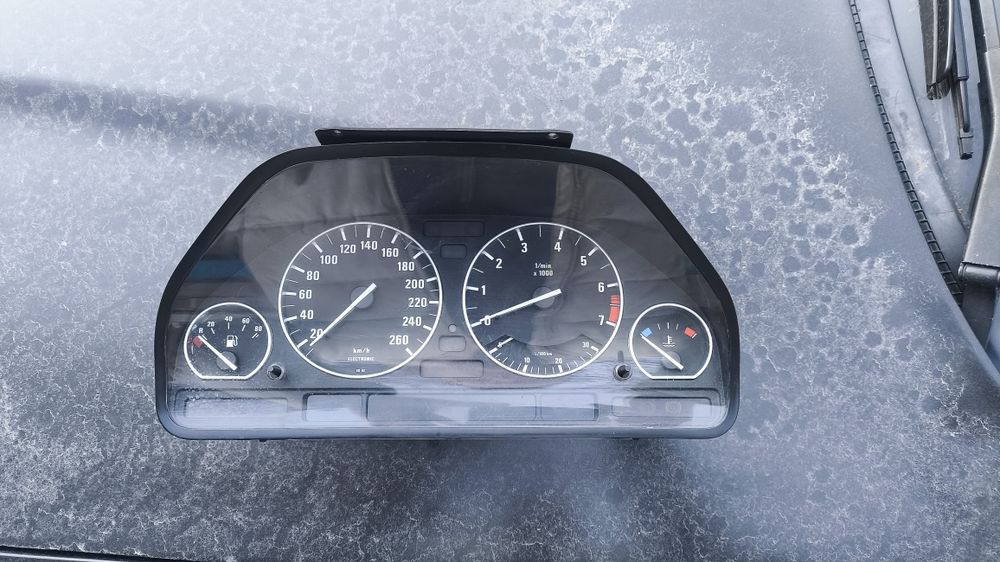 Приборная панель Е34