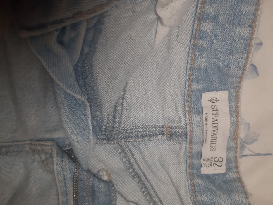 Продават се. Дънки на STRADIVARIUS .Размер S.