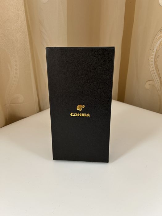 Кожен калъф Cohiba за 3 пури с джоб за резачка – подаръчна кутия