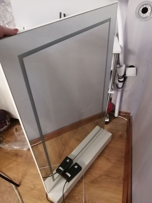 Продам зеркало с тумбочкой