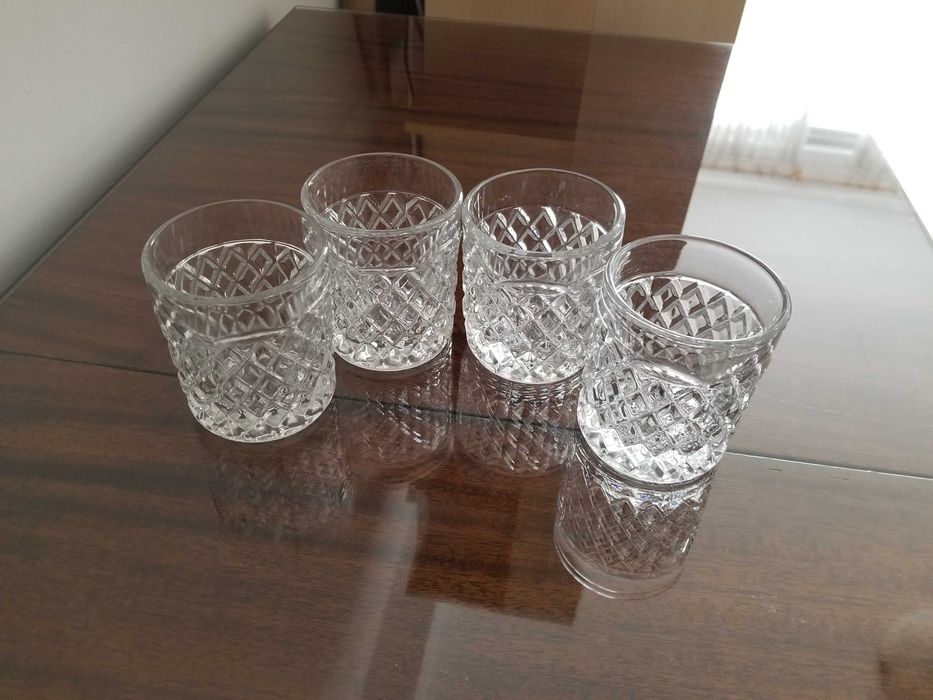 Стъклен релефен сервиз гарафа за уиски (алкохол) с тапа и 4 чаши , Нов