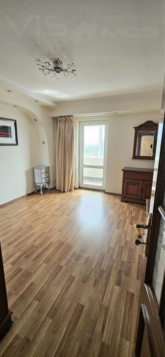 De vânzare apartament cu 3 camere în Onești