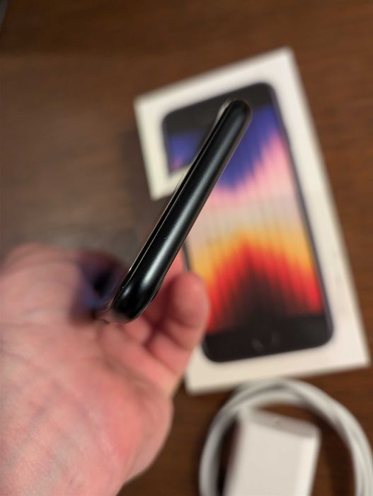 iPhone SE gen 3, 64GB, 5G, Negru, Husa originala + incarcator si folie