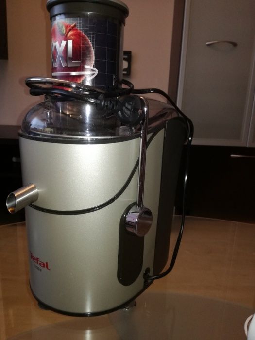 Продавам сокоизстисквачка