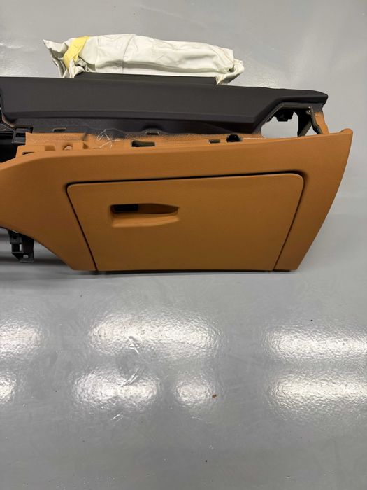 BMW G20 арматурно табло цвят cognac с airbag модул