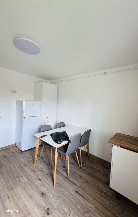 Inchiriez apartament 2 camere.