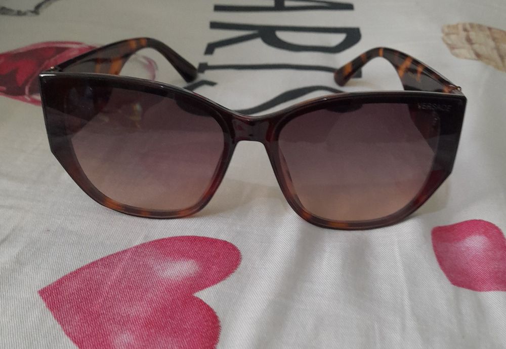 Срочно.Брендовые,женские,солнцезащитные очки,Италия, 1шт