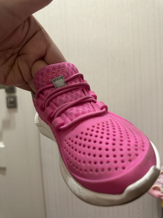 Кроссовки crocs для девочки