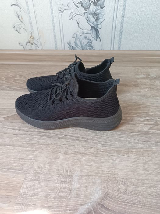 Продам спортивные кросовки